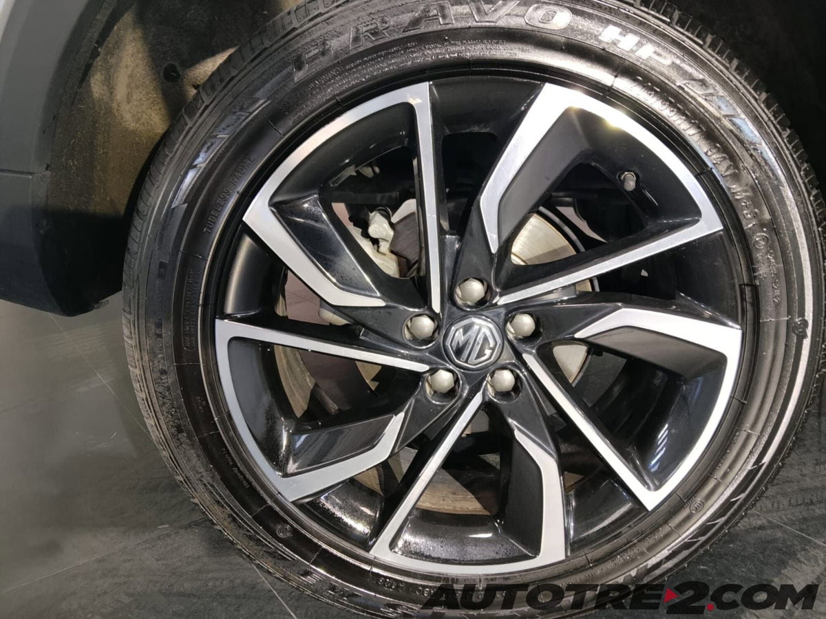 Mg ZS ZS 1.5 Luxury (14)