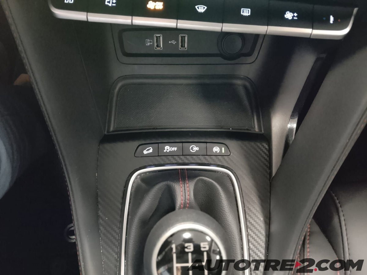 Mg ZS ZS 1.5 Luxury (8)