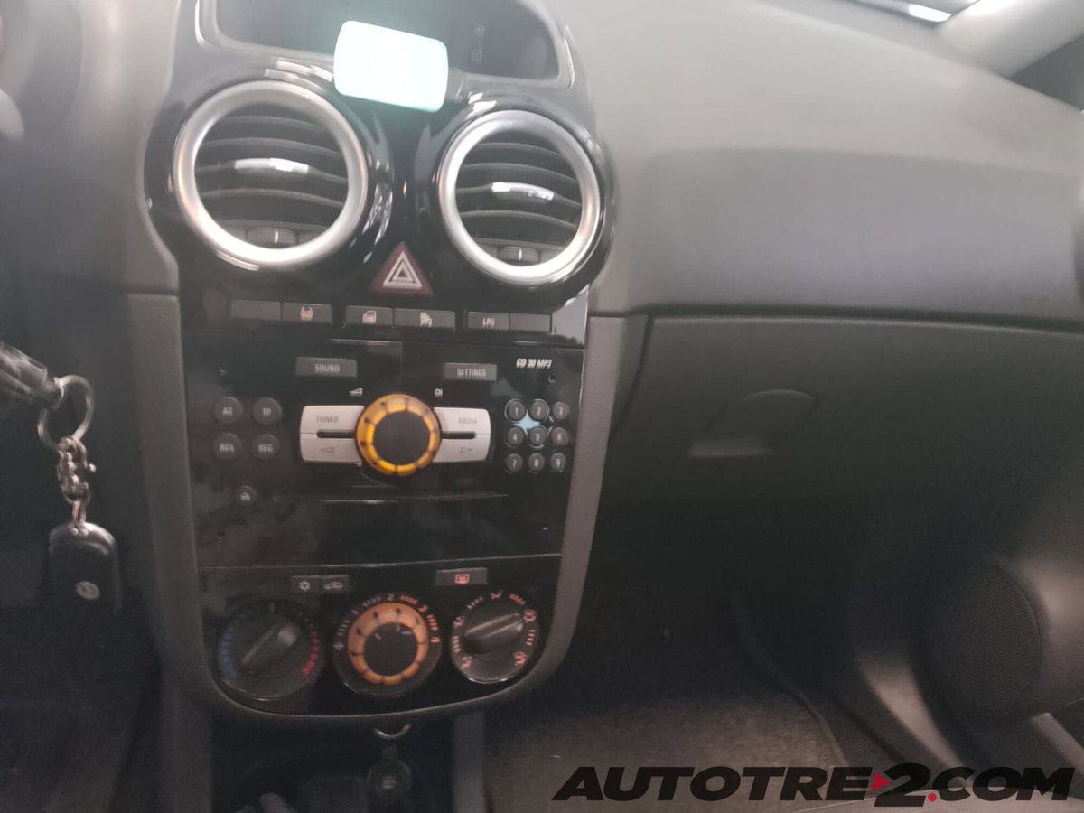 Opel Corsa 1.2 5 porte Elective (12)