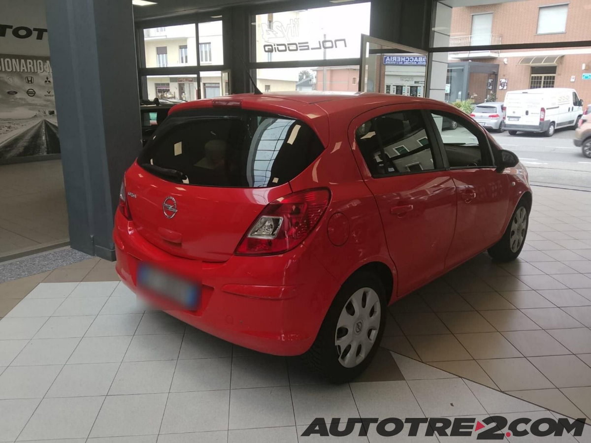 Opel Corsa 1.2 5 porte Elective (6)