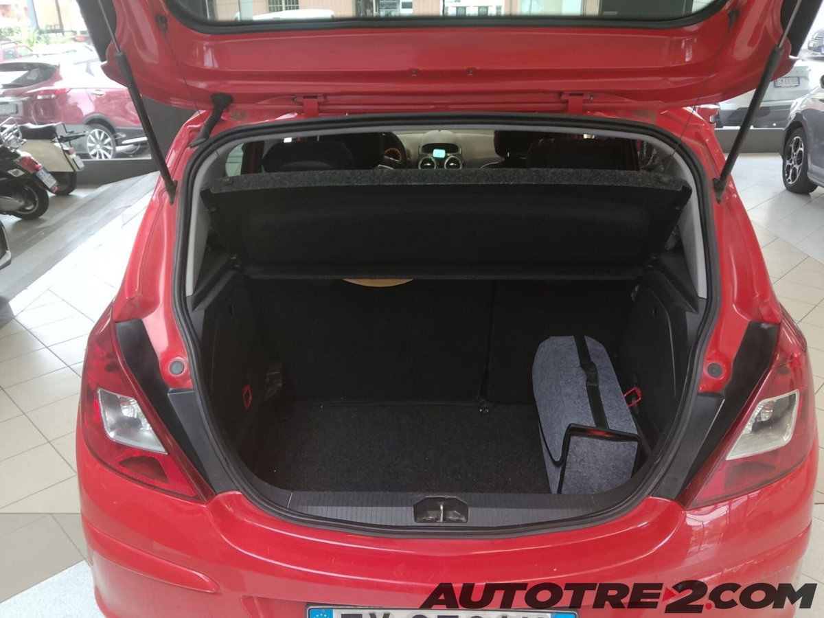 Opel Corsa 1.2 5 porte Elective (8)