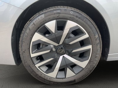 Peugeot 208 1.2 turbo Style 100cv (4)