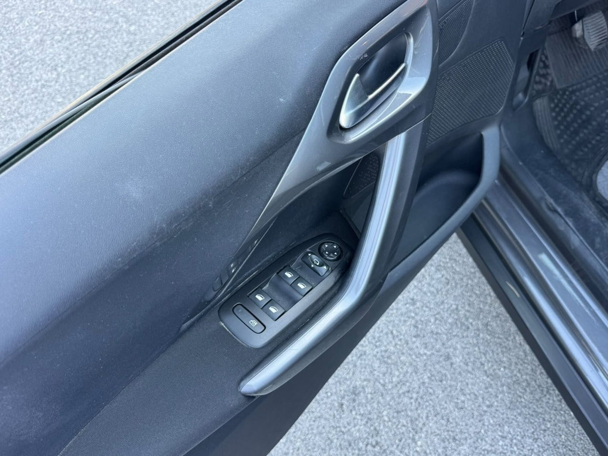 Peugeot 2008 75 Active (4)