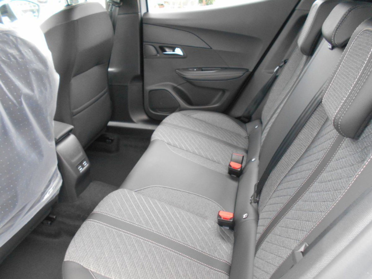 Peugeot 2008 PureTech 100 S&S Allure (15)