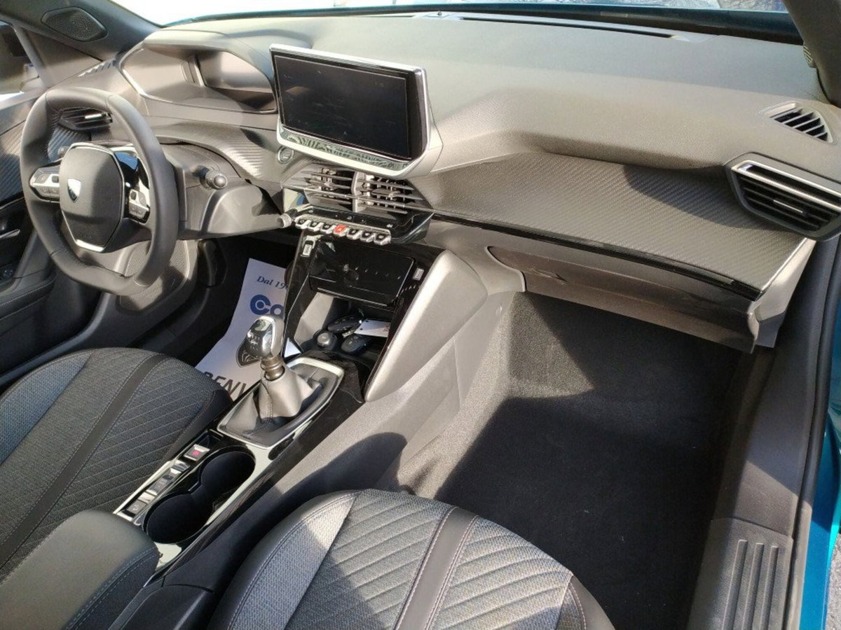 Peugeot 2008 1.2 turbo Allure 100cv (8)
