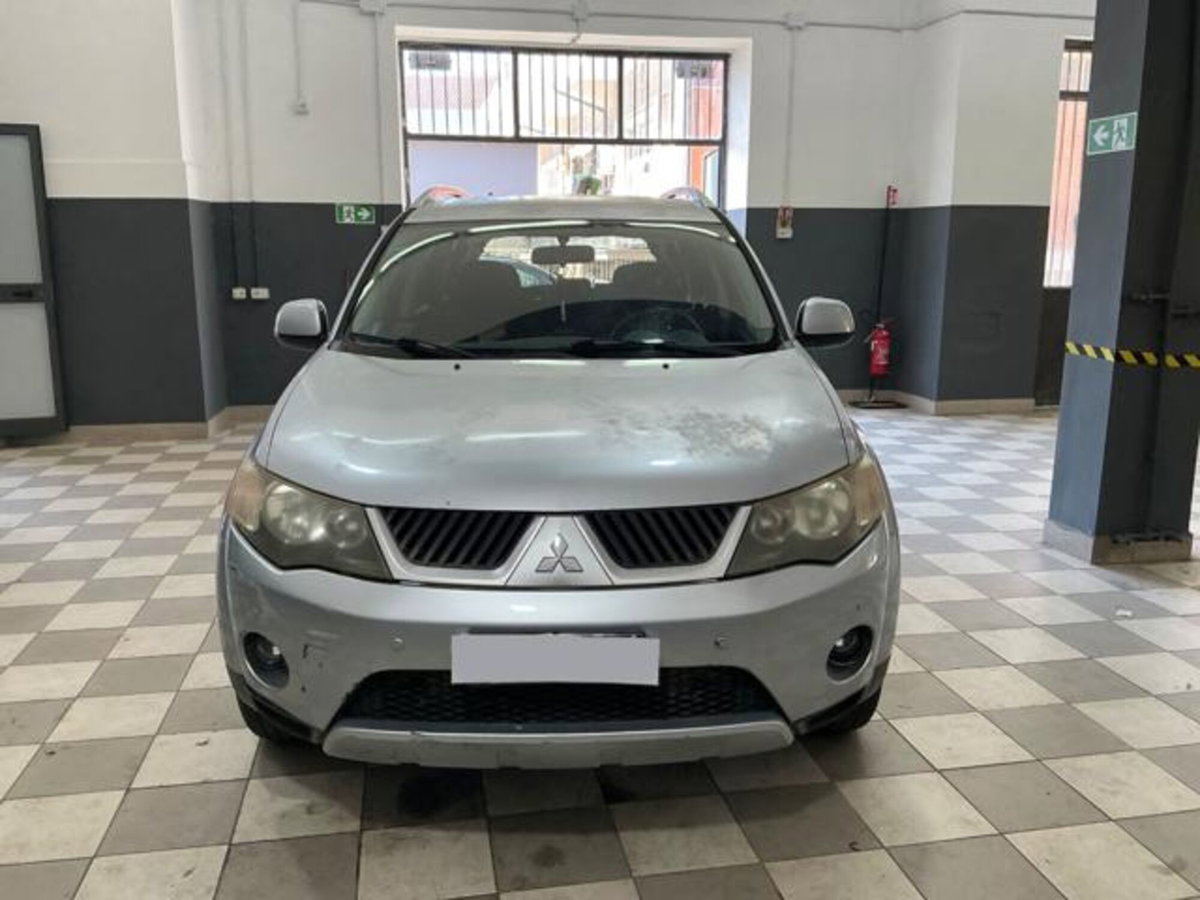 Mitsubishi Outlander 2.0 DI-D Intense DPF (2)