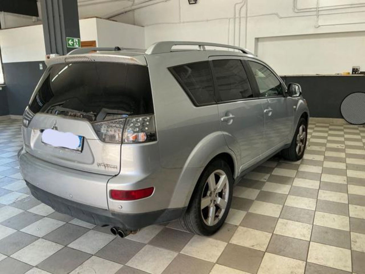 Mitsubishi Outlander 2.0 DI-D Intense DPF (4)