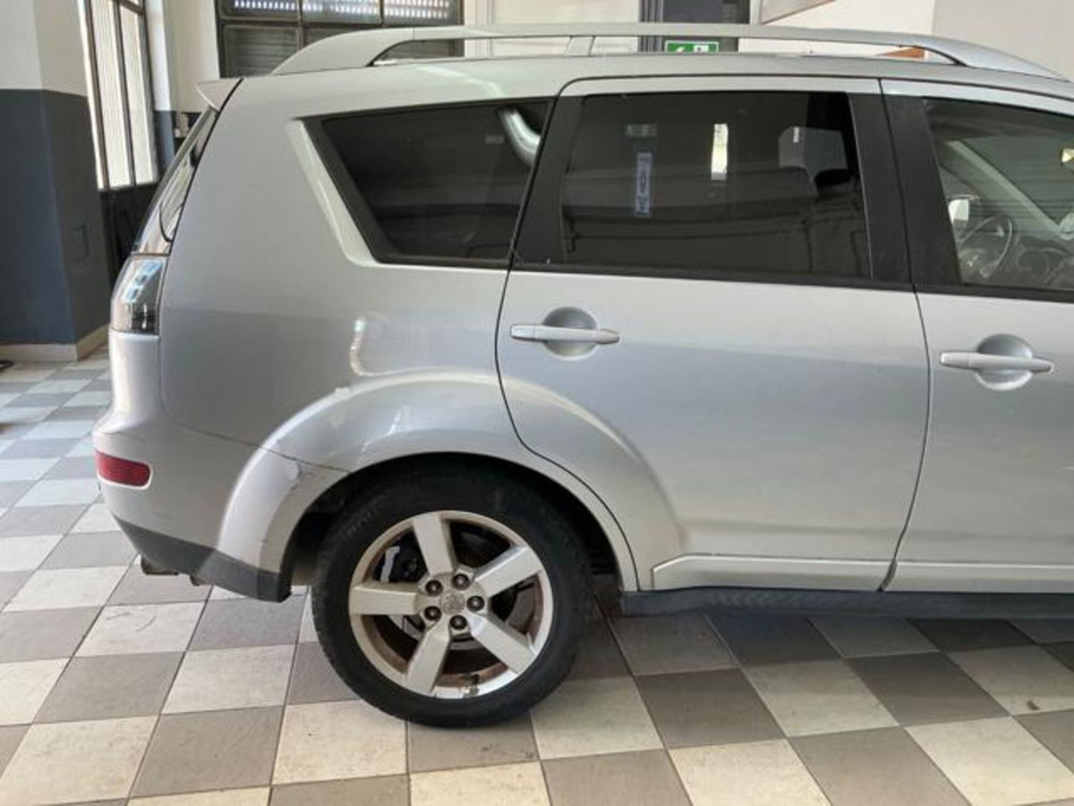 Mitsubishi Outlander 2.0 DI-D Intense DPF (6)