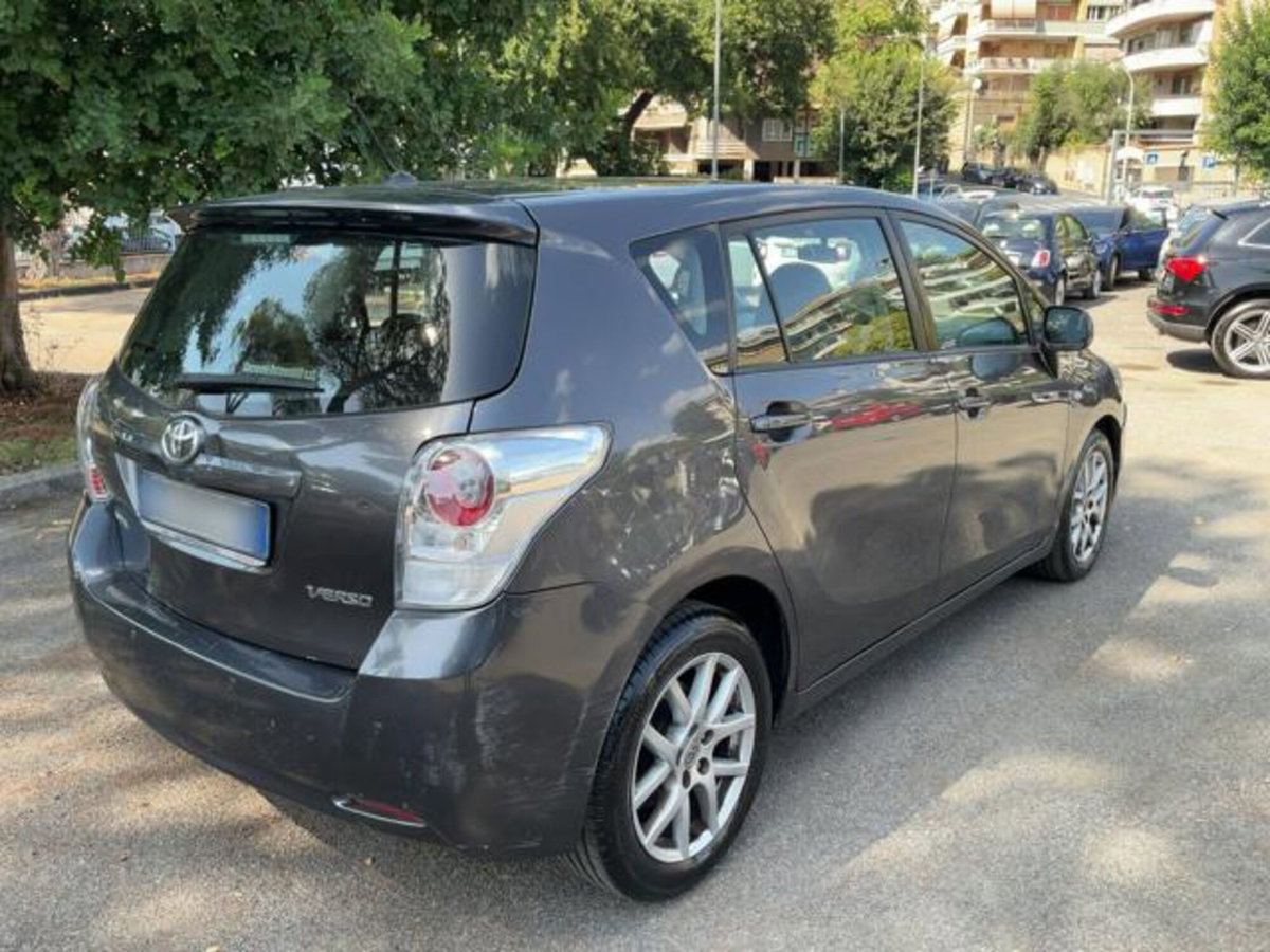 Toyota Verso 2.2 D-Cat 150 CV aut. Luxury Pack 7 posti (7)