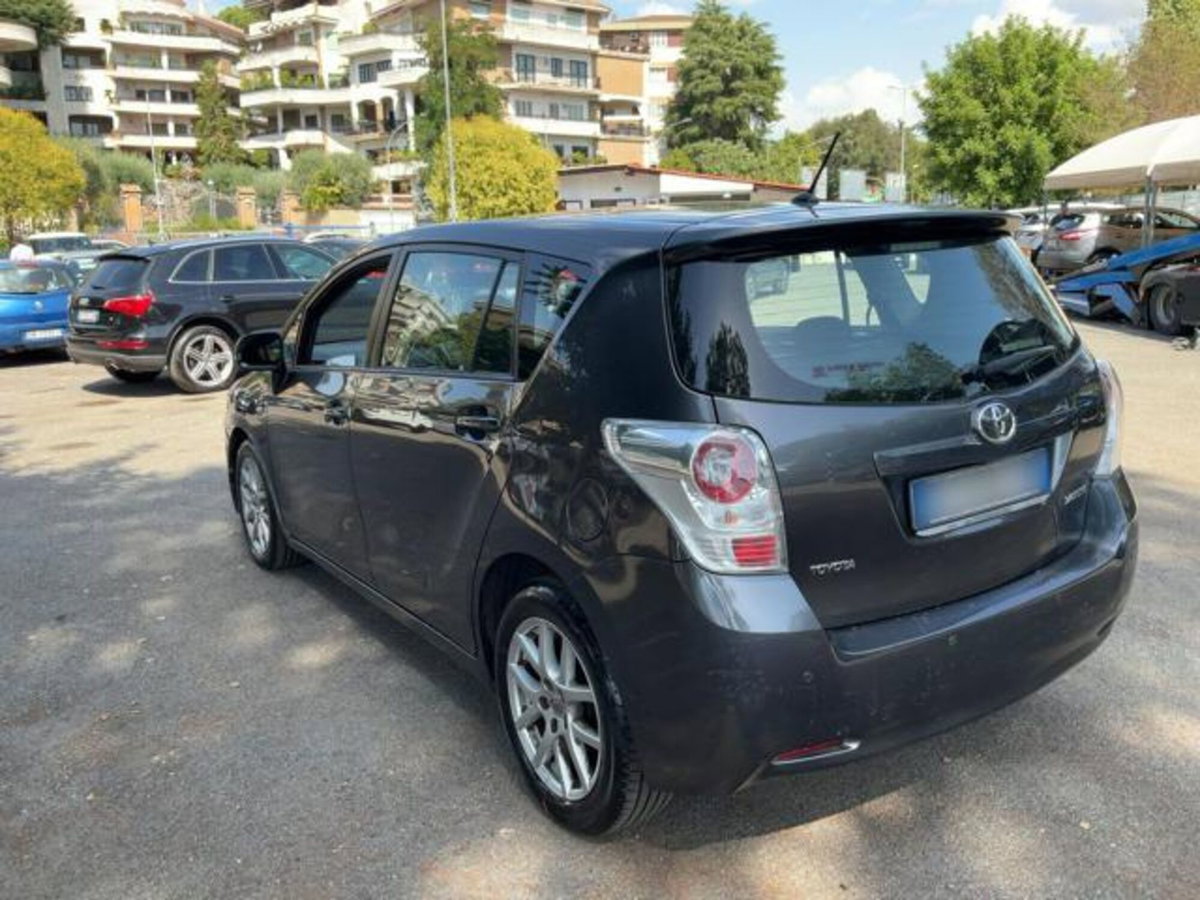 Toyota Verso 2.2 D-Cat 150 CV aut. Luxury Pack 7 posti (9)
