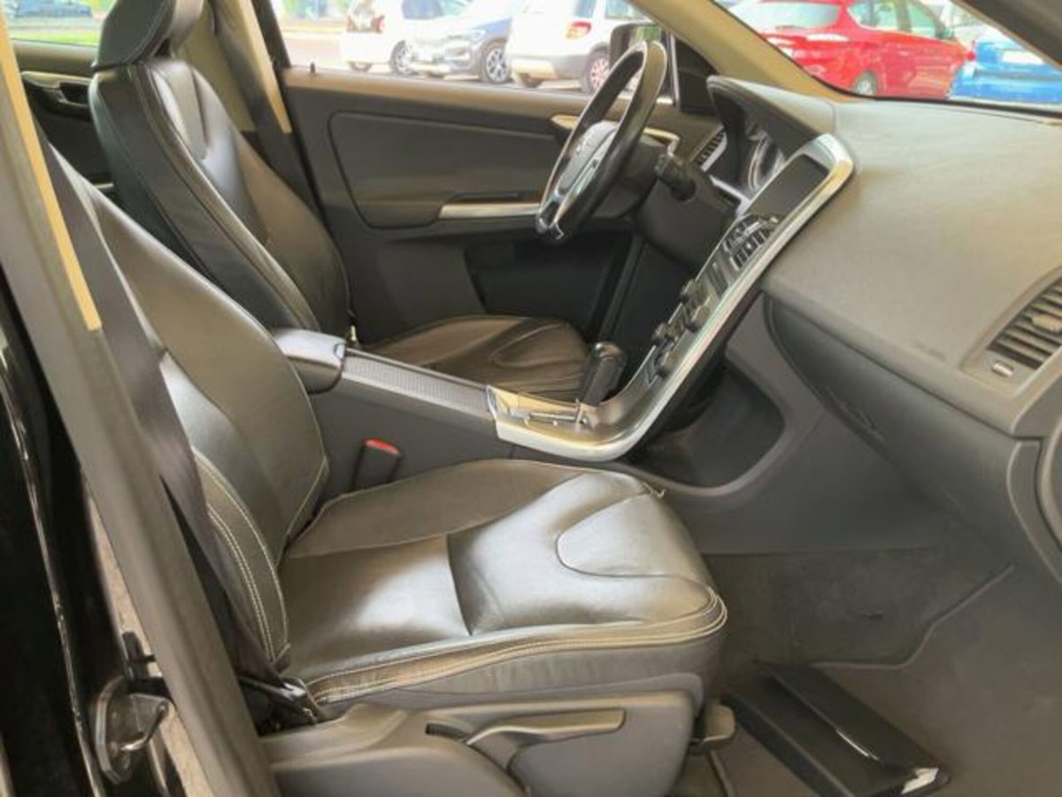 Volvo XC60 D4 Geartronic Momentum (13)