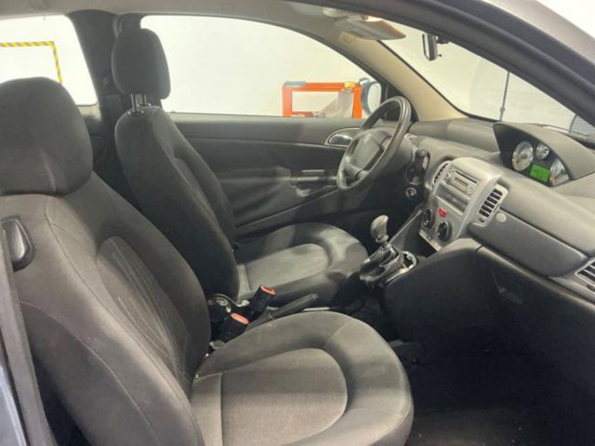 Lancia Ypsilon 1.2 69 CV Unyca (10)