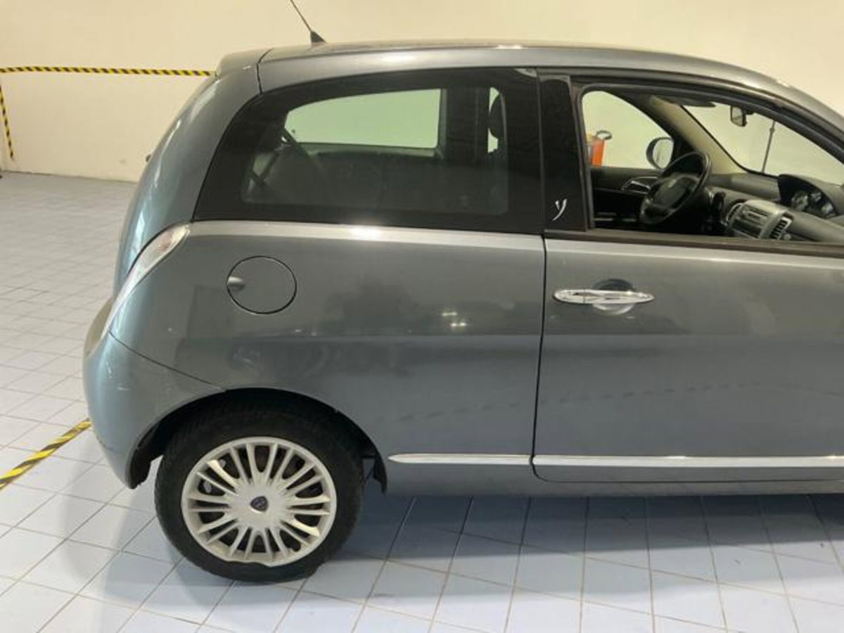 Lancia Ypsilon 1.2 69 CV Unyca (4)