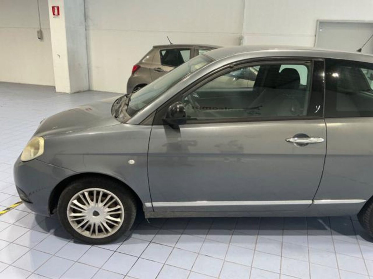 Lancia Ypsilon 1.2 69 CV Unyca (7)