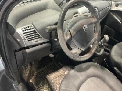 Lancia Ypsilon 1.2 69 CV Unyca (9)