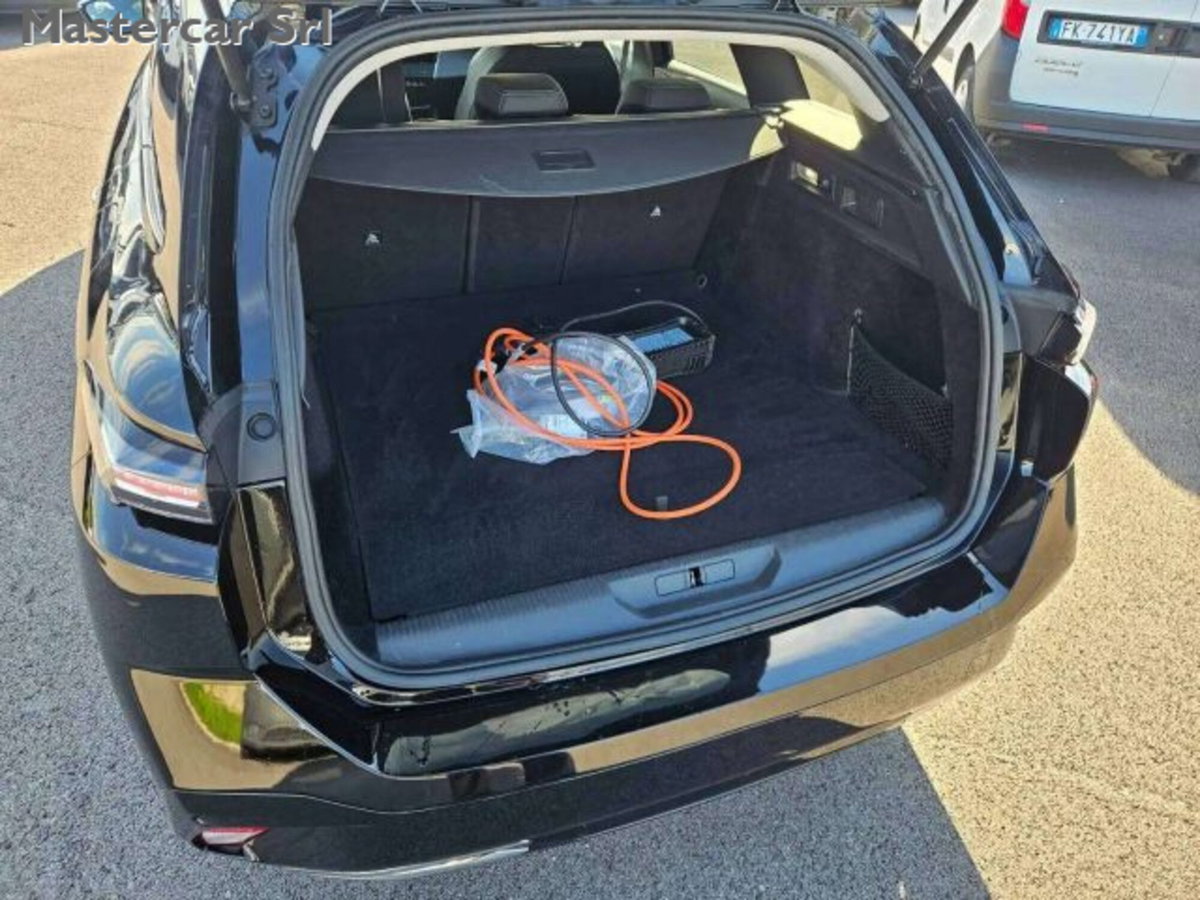 Peugeot 308 SW Hybrid 180 e-EAT8 Allure Pack (15)