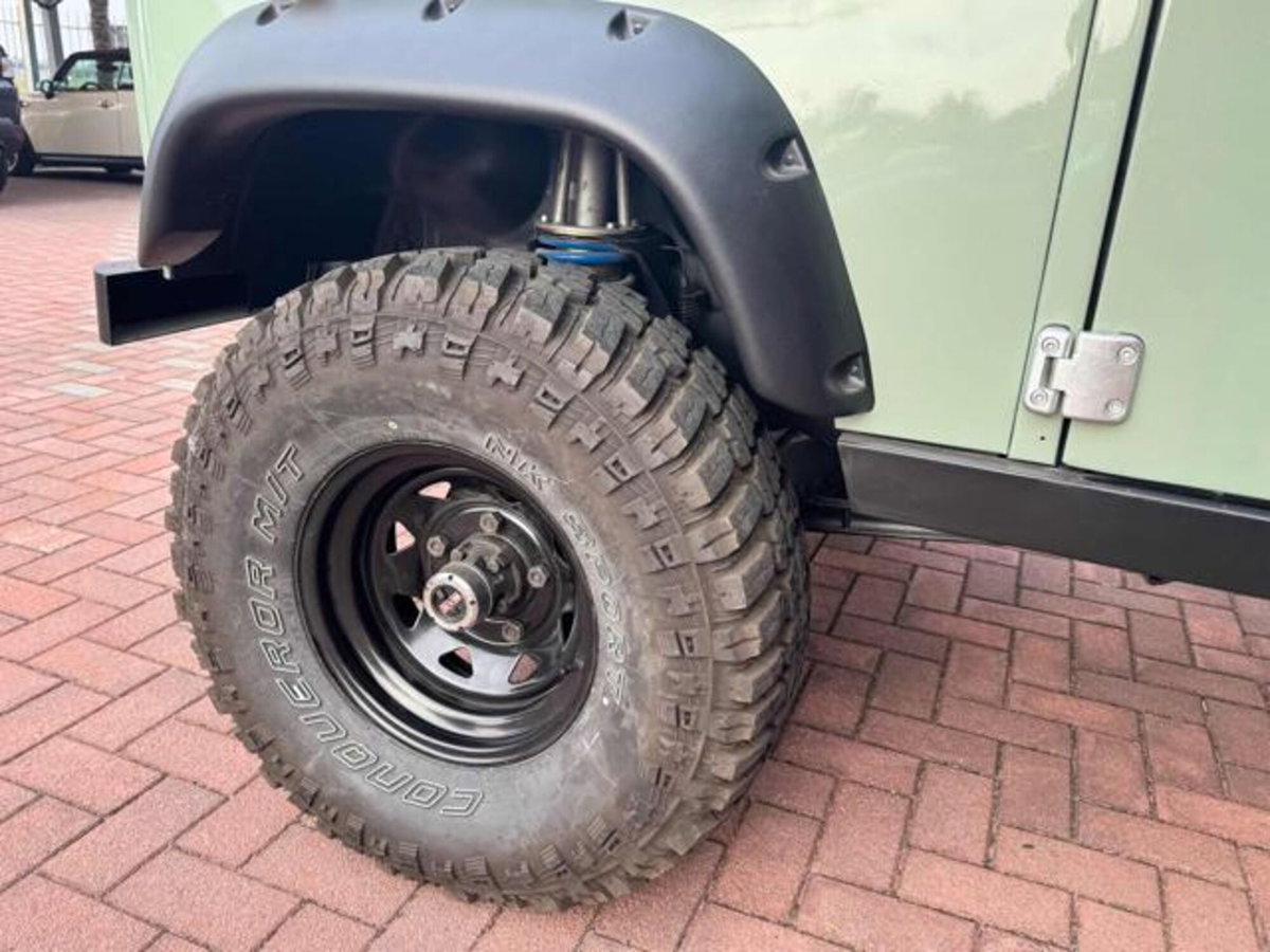 Land Rover Defender 90 3.5 V8 Station Wagon County (13)