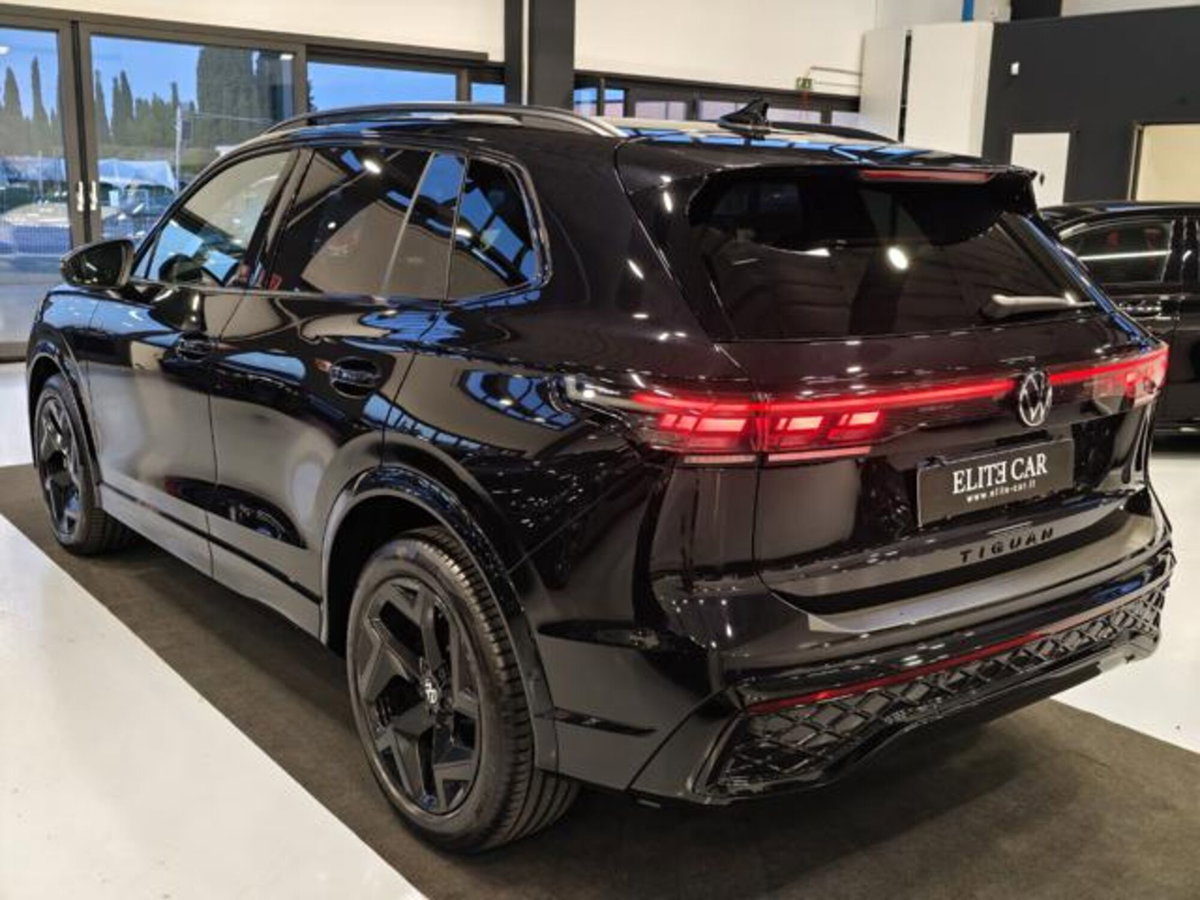 Volkswagen Tiguan Allspace 2.0 tdi R-Line 150cv dsg (6)