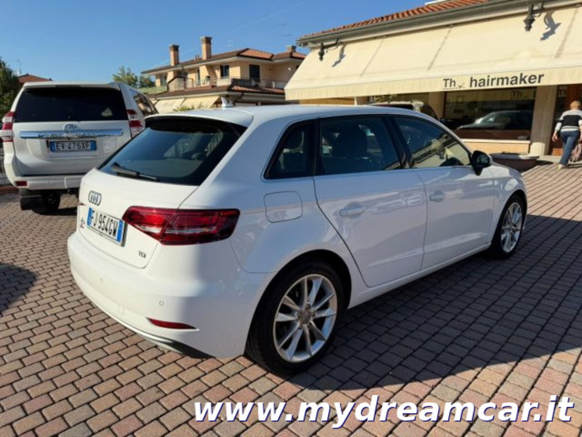 Audi A3 1.6 TDI 116 CV Sport (5)