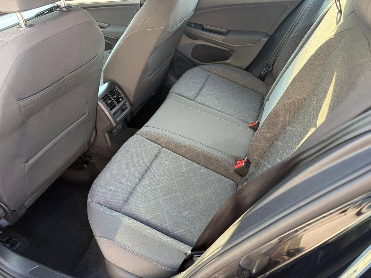 Volkswagen Golf 2.0 TDI SCR Life (9)