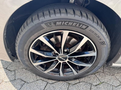 Volkswagen Golf 1.2 TSI 85 CV 5p. Trendline BlueMotion Technology (14)
