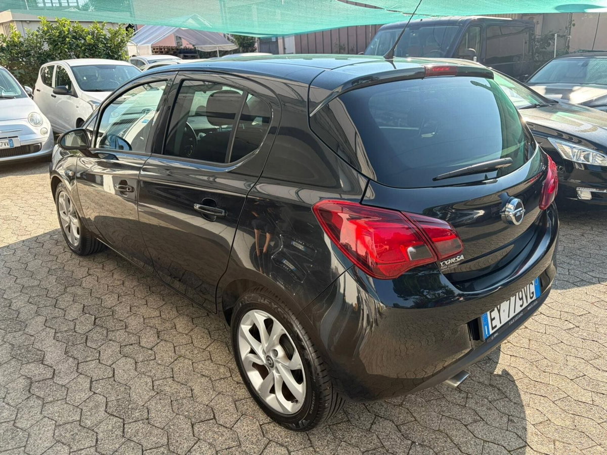 Opel Corsa 1.2 5 porte Cosmo (6)