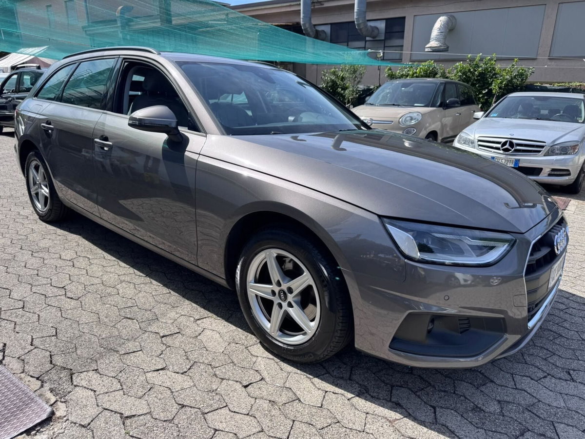 Audi A4 Avant 30 TDI/136 CV S tronic Business Advanced (3)