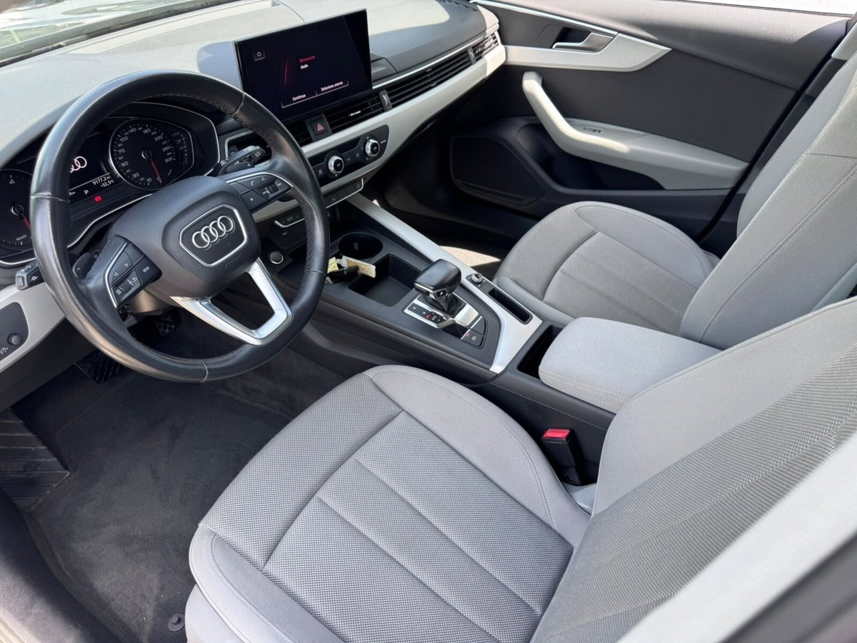 Audi A4 Avant 30 TDI/136 CV S tronic Business Advanced (8)