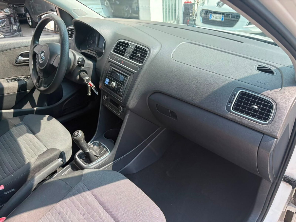 Volkswagen Polo 1.2/70CV 12V 5p. Trendline (11)
