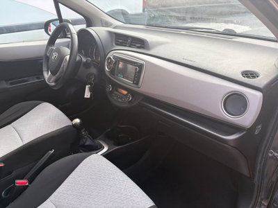 Toyota Yaris 1.0 5 porte Active (11)
