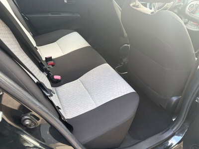 Toyota Yaris 1.0 5 porte Active (12)