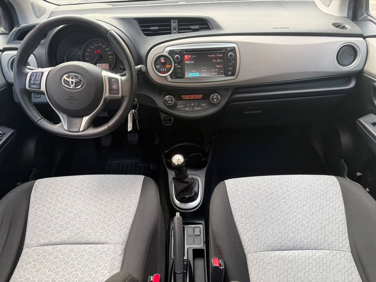 Toyota Yaris 1.0 5 porte Active (13)