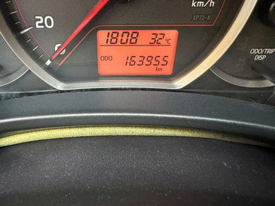Toyota Yaris 1.0 5 porte Active (14)
