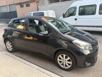 Toyota Yaris 1.0 5 porte Active (3)