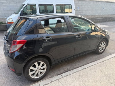 Toyota Yaris 1.0 5 porte Active (4)