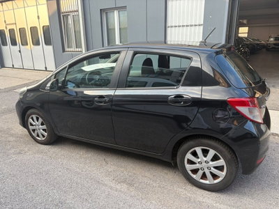 Toyota Yaris 1.0 5 porte Active (6)