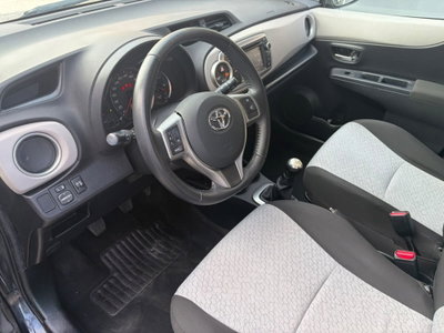 Toyota Yaris 1.0 5 porte Active (8)