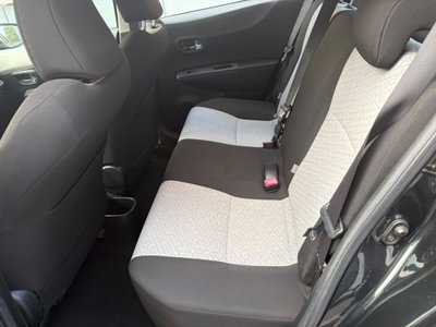 Toyota Yaris 1.0 5 porte Active (9)