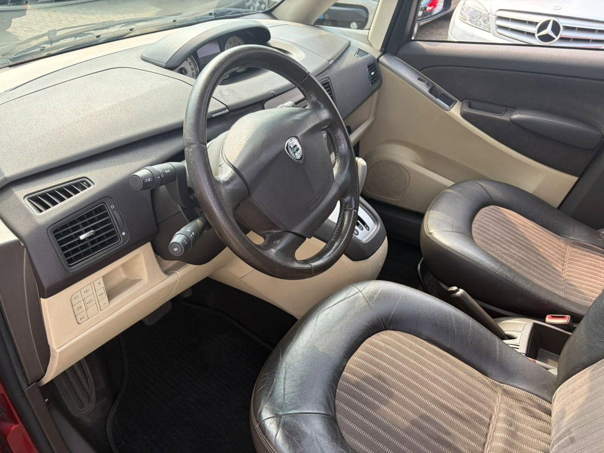 Lancia Musa 1.4 16V Platino (8)