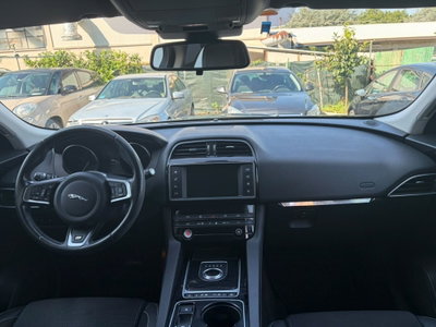 Jaguar F-Pace 2.0 D 180 CV AWD R-Sport (11)