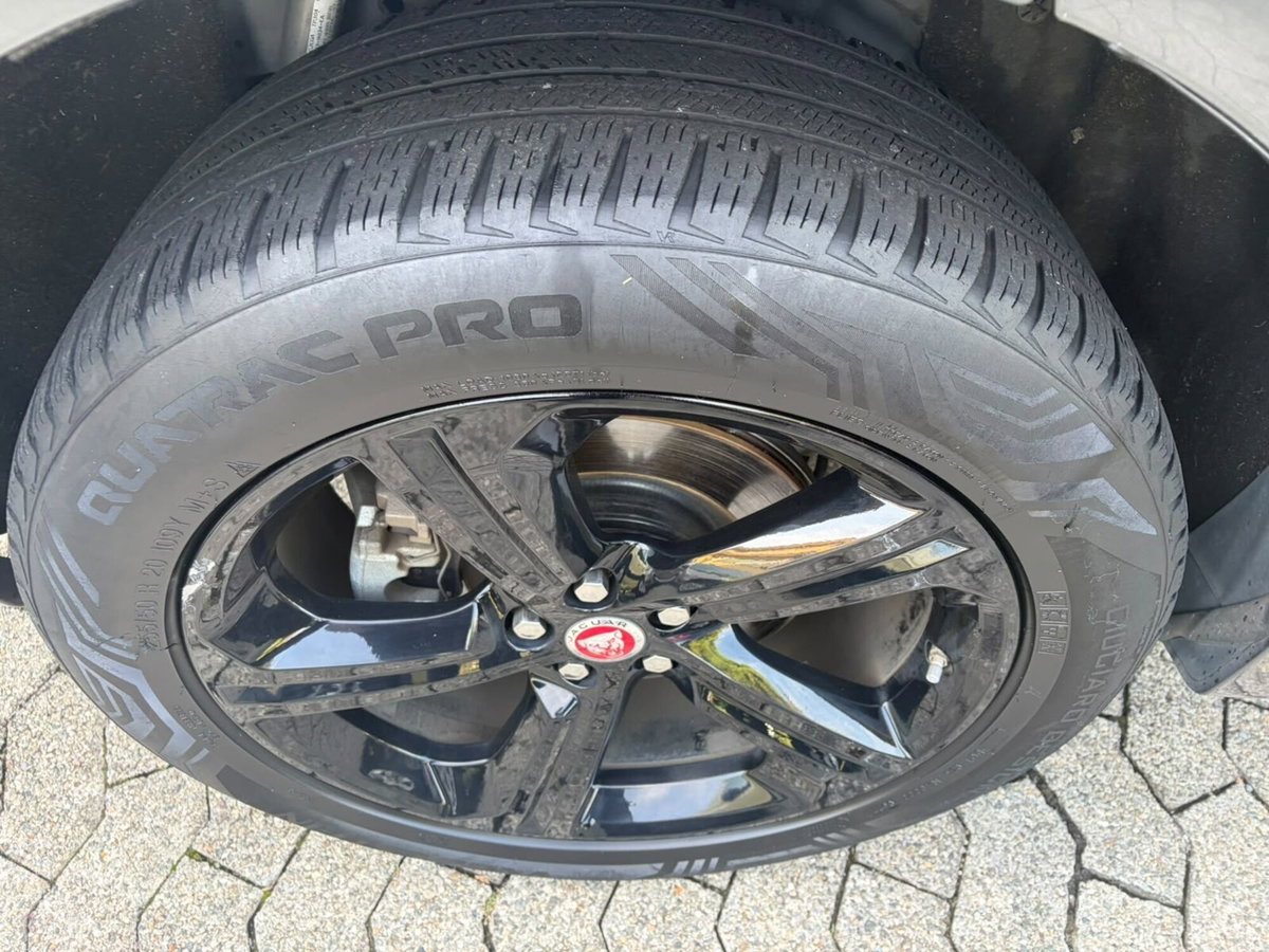 Jaguar F-Pace 2.0 D 180 CV AWD R-Sport (14)