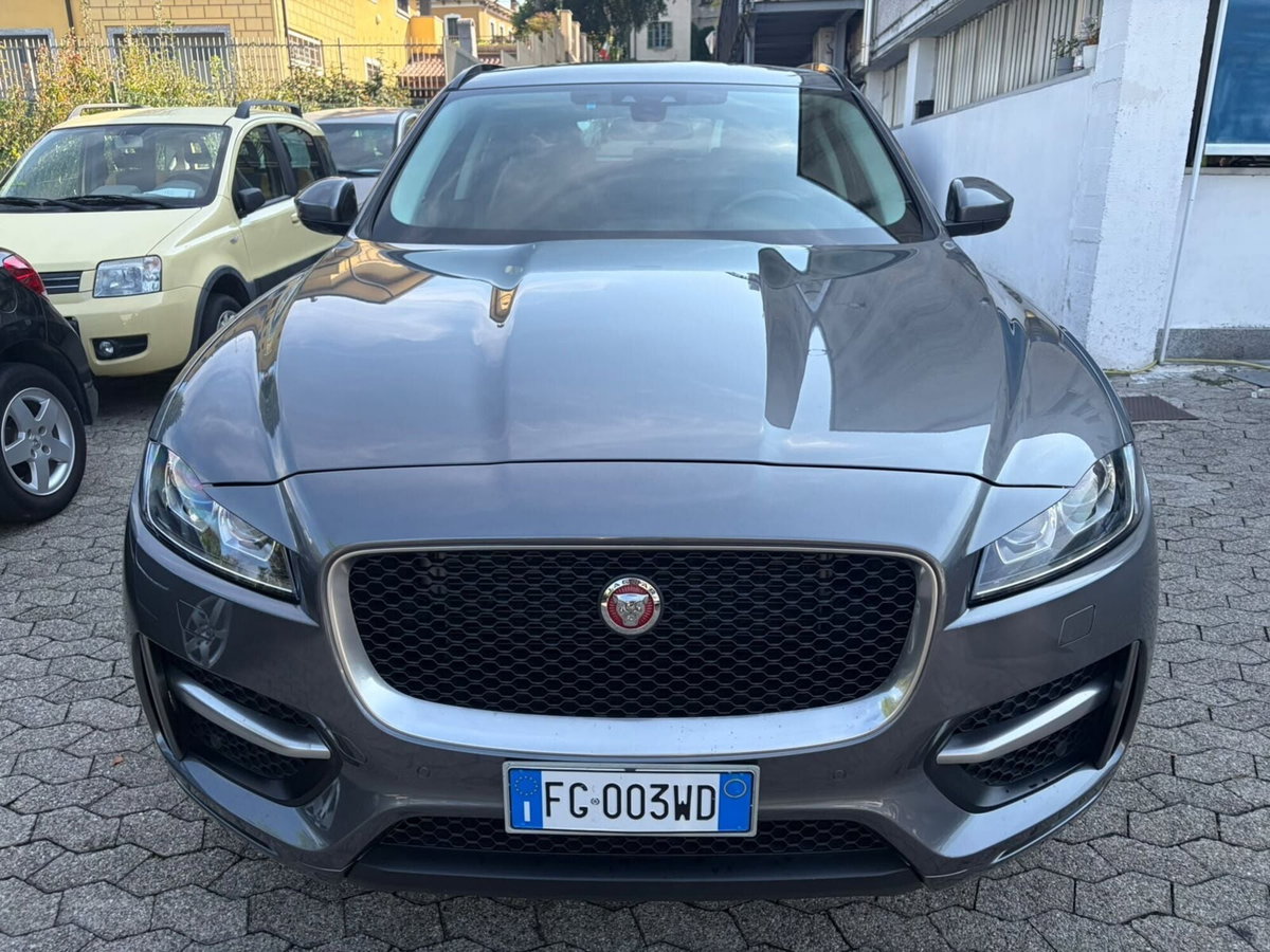 Jaguar F-Pace 2.0 D 180 CV AWD R-Sport (2)