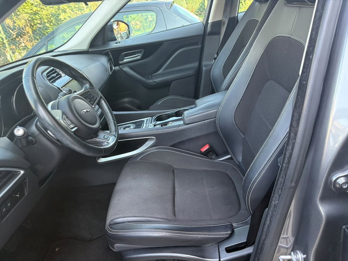 Jaguar F-Pace 2.0 D 180 CV AWD R-Sport (7)