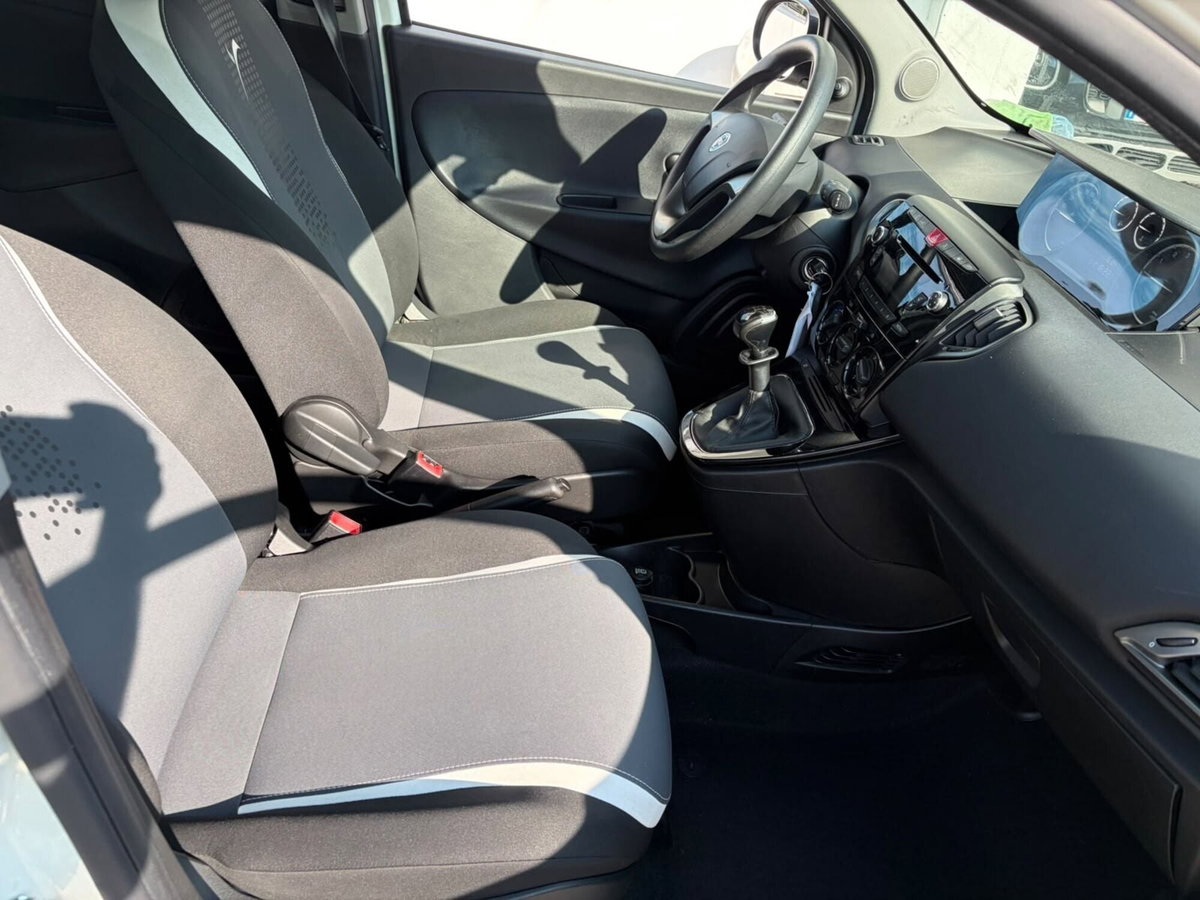 Lancia Ypsilon 1.2 69 CV 5 porte Gold (10)