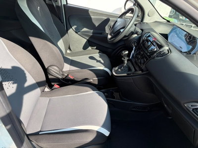 Lancia Ypsilon 1.2 69 CV 5 porte Gold (10)