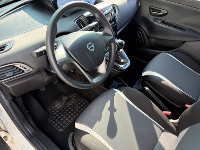 Lancia Ypsilon 1.2 69 CV 5 porte Gold (8)
