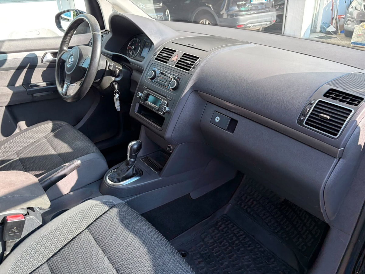 Volkswagen Touran 1.6 TDI DSG Comfortline (11)