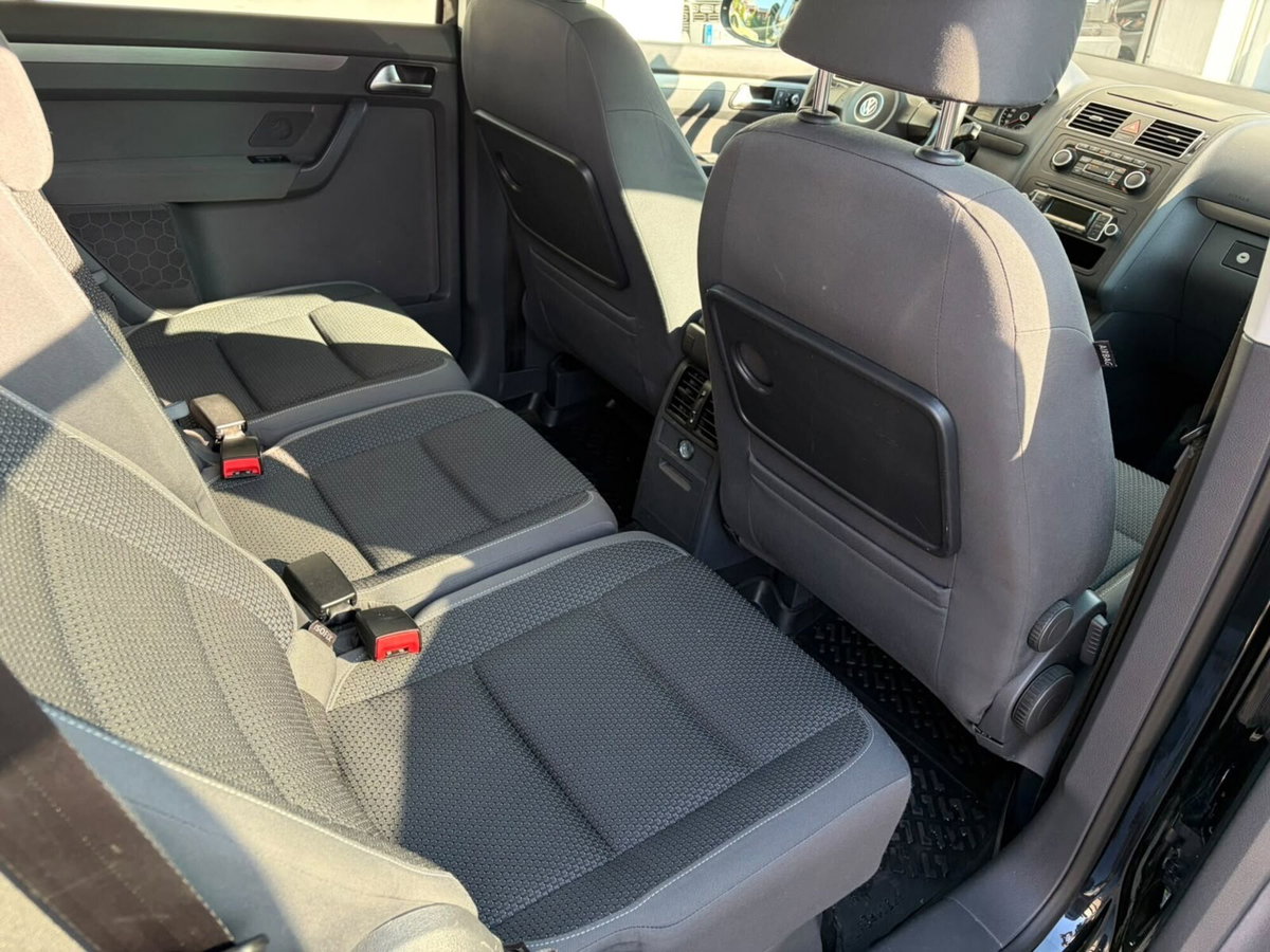 Volkswagen Touran 1.6 TDI DSG Comfortline (12)