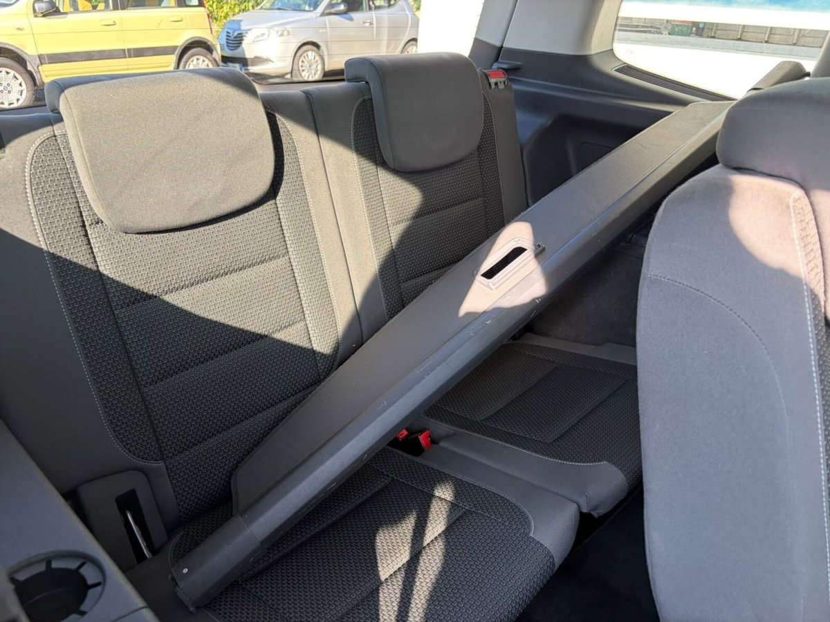 Volkswagen Touran 1.6 TDI DSG Comfortline (14)
