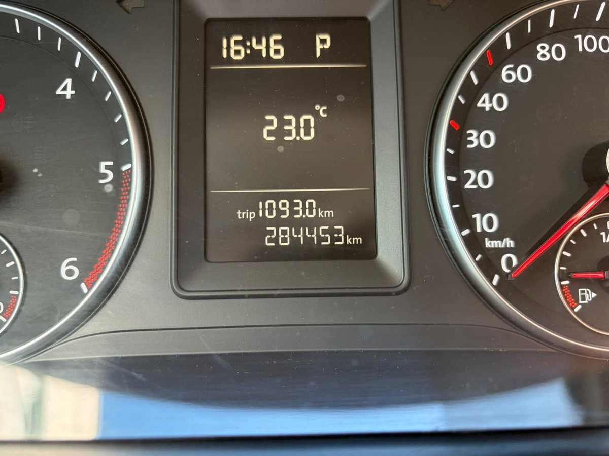 Volkswagen Touran 1.6 TDI DSG Comfortline (15)